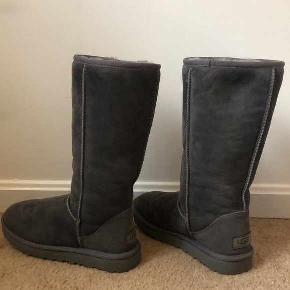 Uggs - Picture 3 of 9